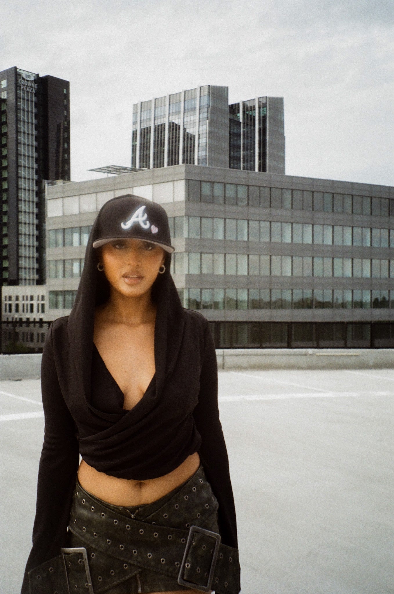 FLARE SLEEVE HOOD | JET-BLACK .