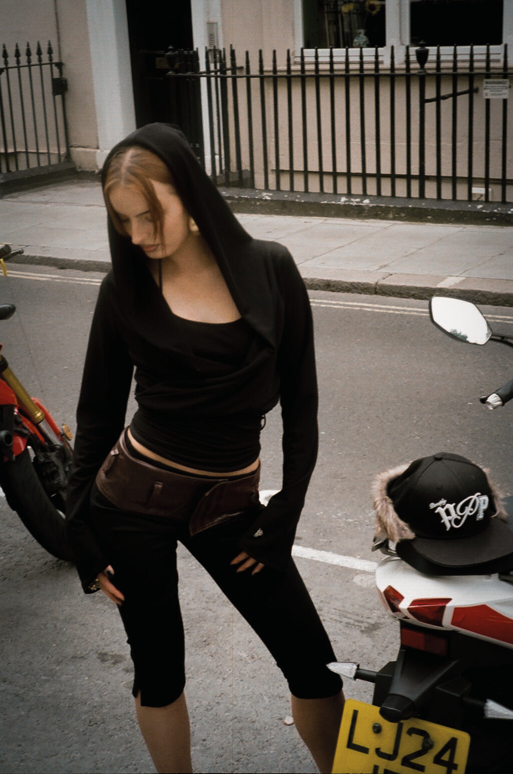 FLARE SLEEVE HOOD | JET-BLACK .